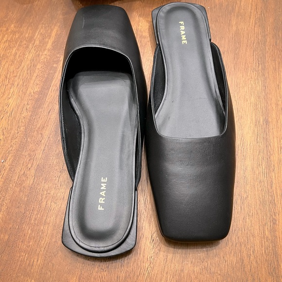 FRAME Le Town Square-Toe
Leather Mules size 40. Buttery Soft Leather. - Picture 5 of 9